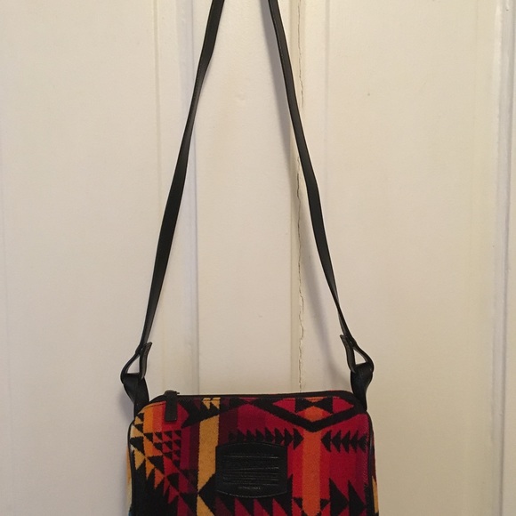 SOLD HP 2/14 🎉Vibrant Pendleton Purse - Picture 6 of 6